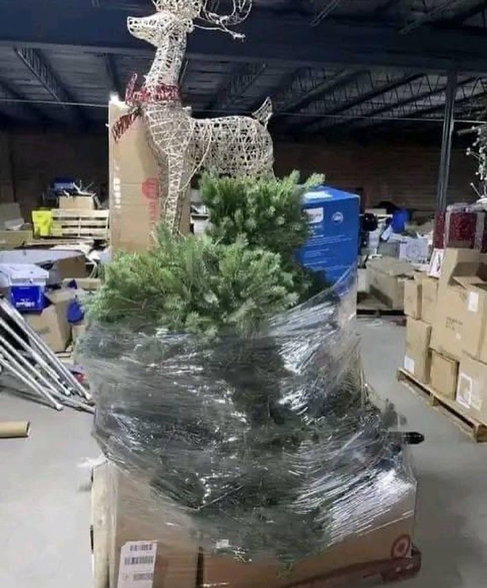 Wholesale Christmas liquidation pallet - Image 4