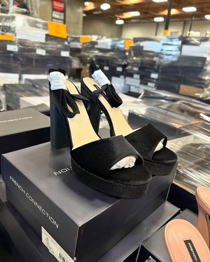 Heel Shoe Pallet Liquidation