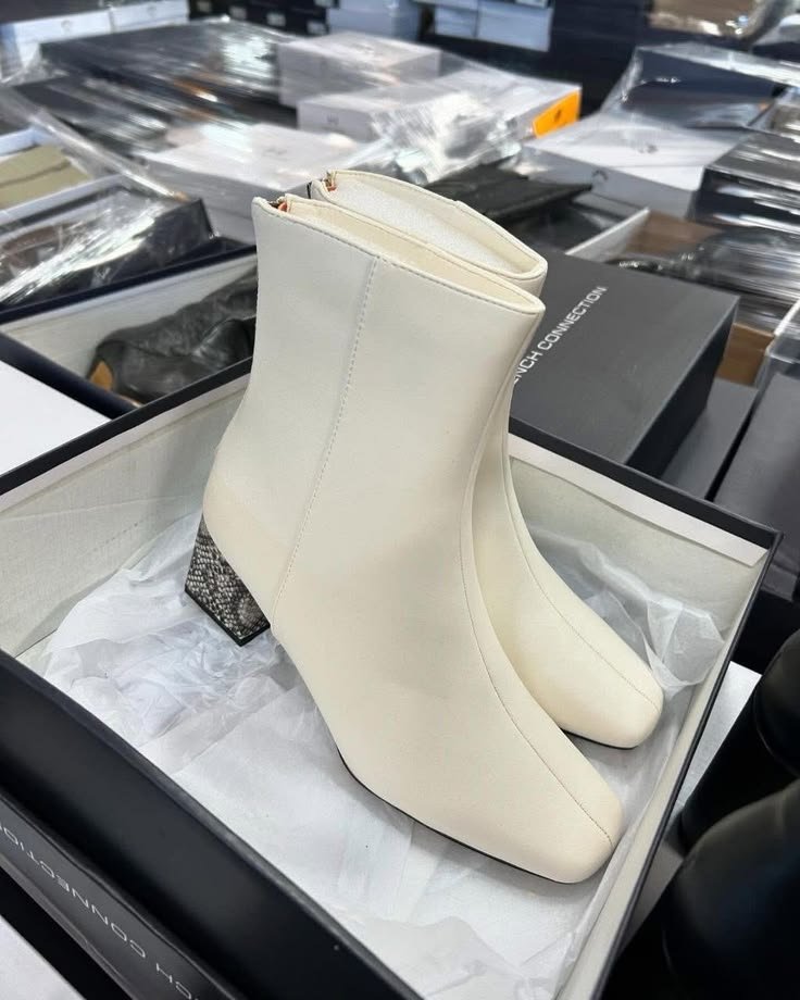 Heel Shoe Pallet Liquidation - Image 2