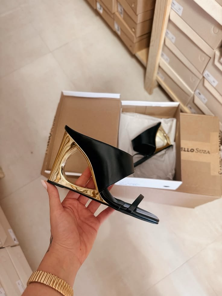 Heel Shoe Pallet Liquidation - Image 6