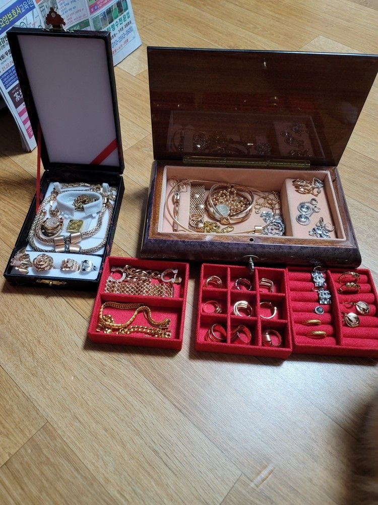 Jewelry liquidation pallet - Image 17