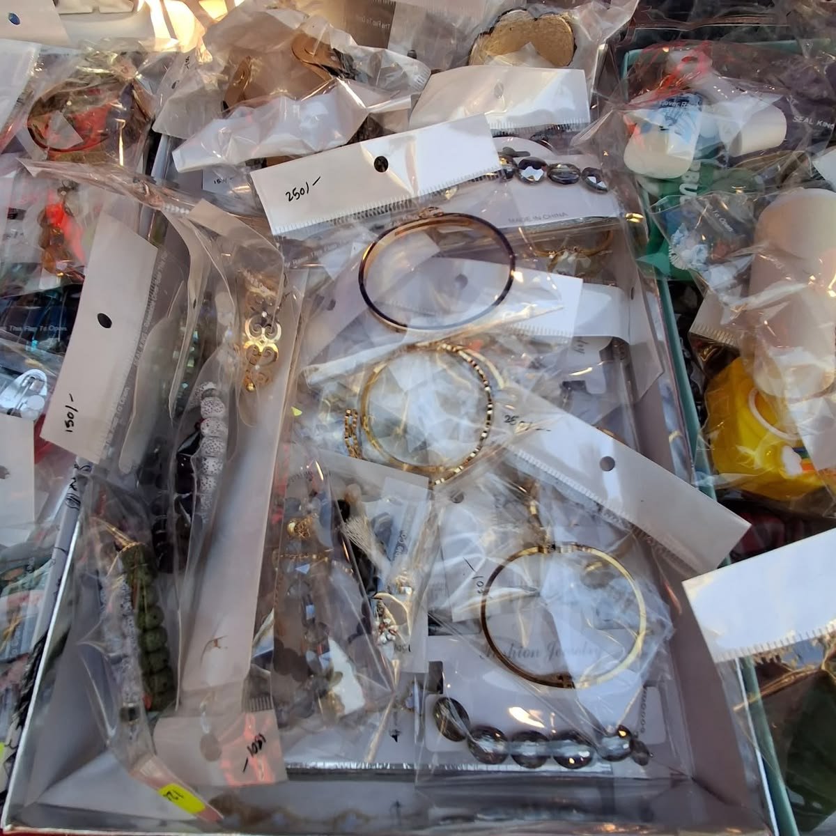 Jewelry liquidation pallet