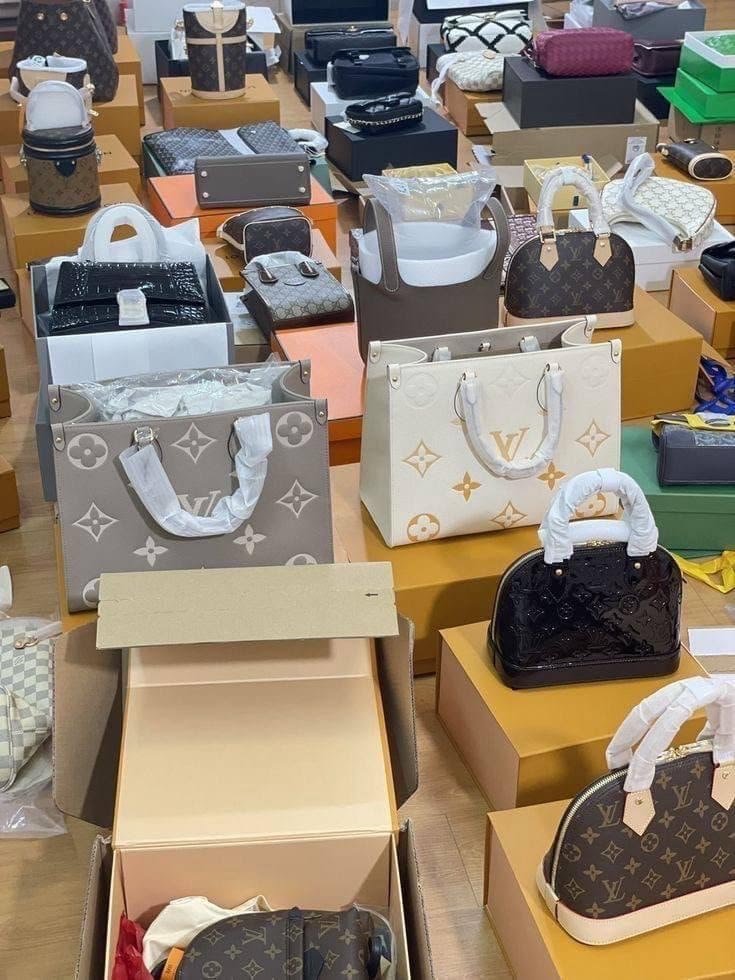 Luxury handbag liquidation pallets
