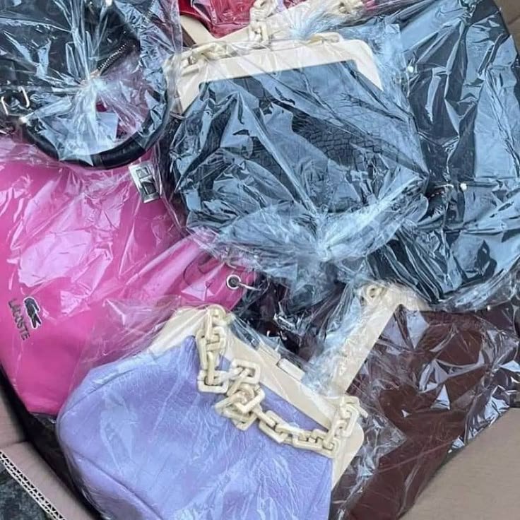 Luxury handbag liquidation pallets - Image 6