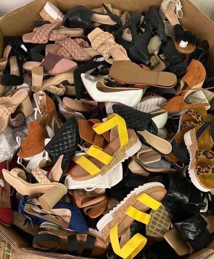 Target Women’s Shoes Pallet - Image 4