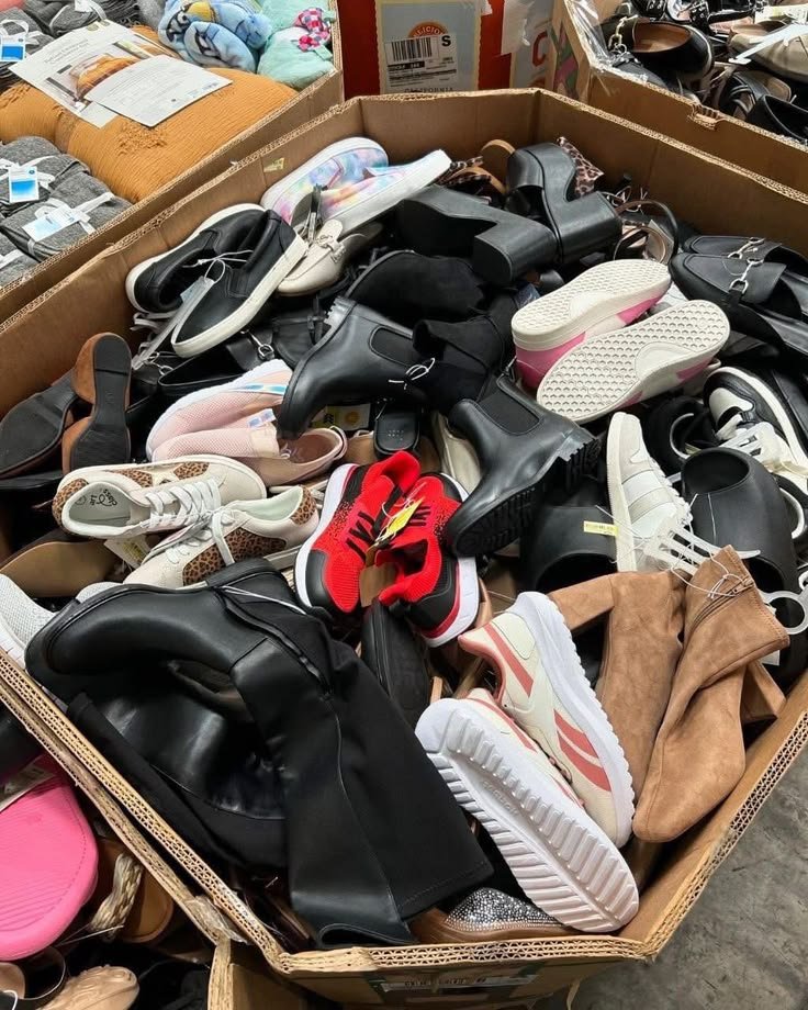 Target Women’s Shoes Pallet - Image 8