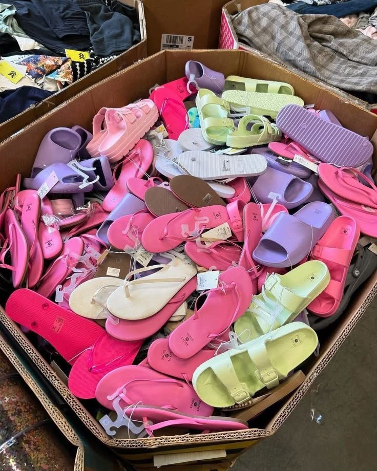 Target Women’s Shoes Pallet - Image 9