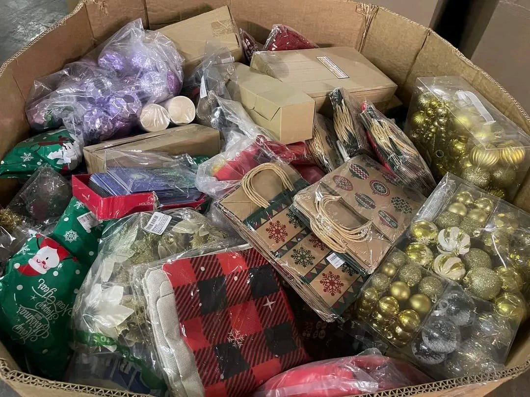 Wholesale Christmas liquidation pallet - Image 2
