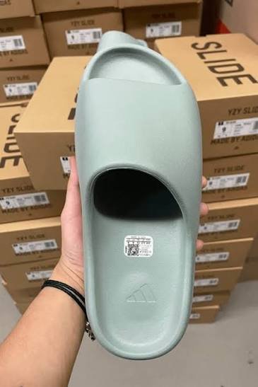 Yeezy Slides Pallets for Sale - Image 3