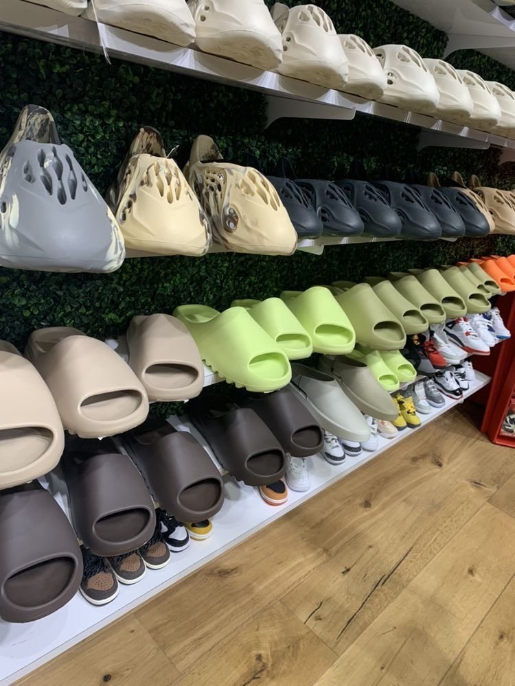 Yeezy Slides Pallets for Sale - Image 7