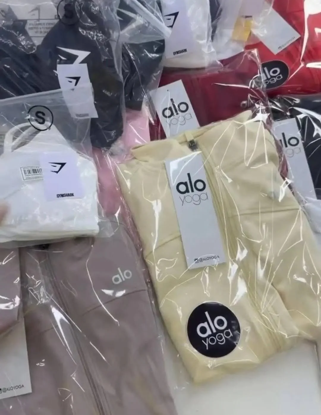 Alo Yoga Clothing Pallet - Image 4