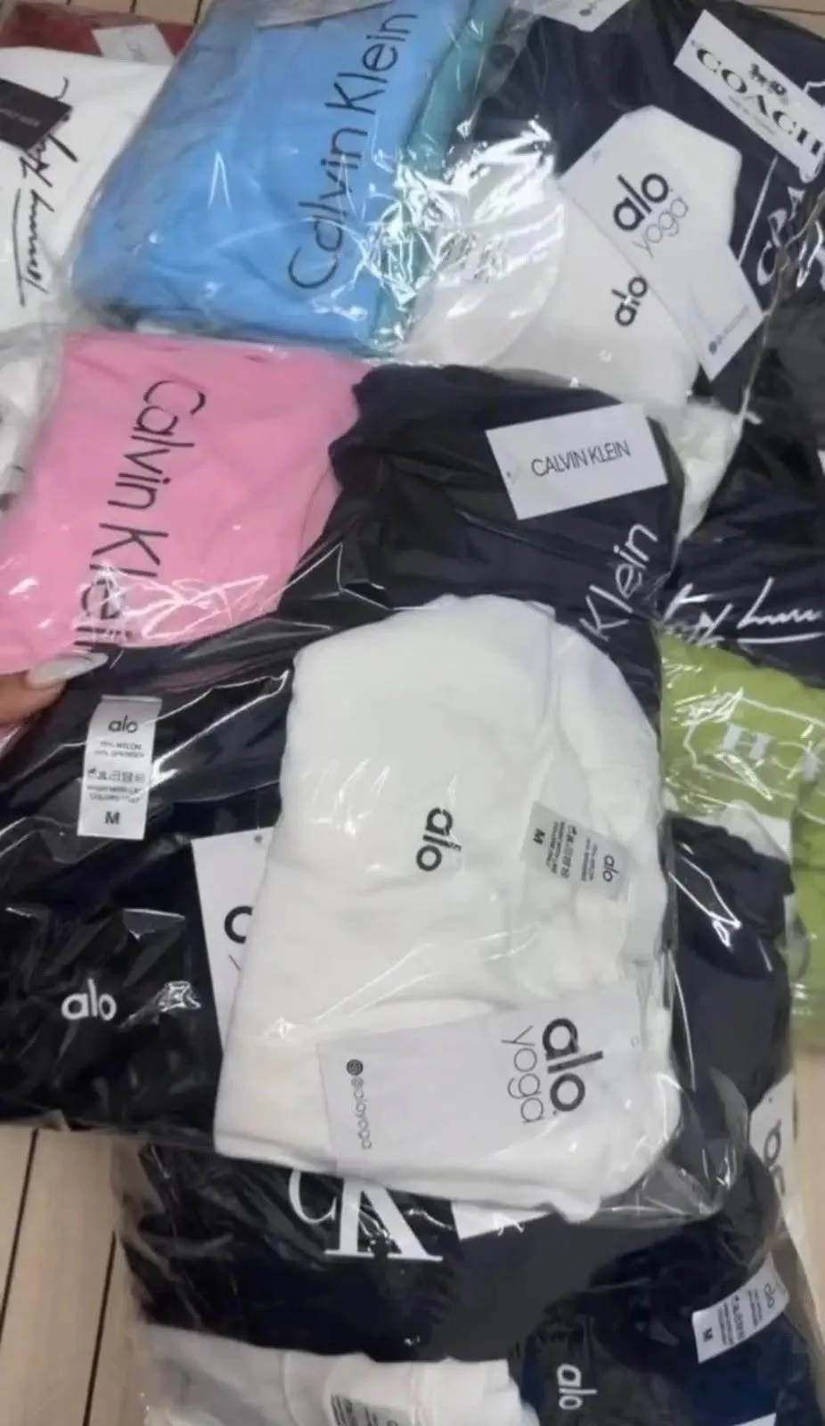 Alo Yoga Clothing Pallet - Image 5
