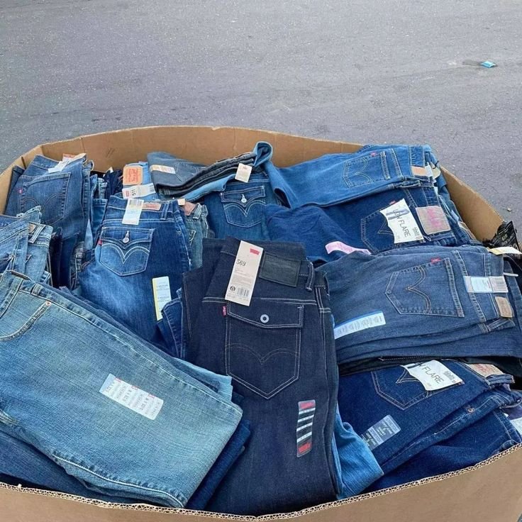 Levi’s Jean Pallets - Image 4