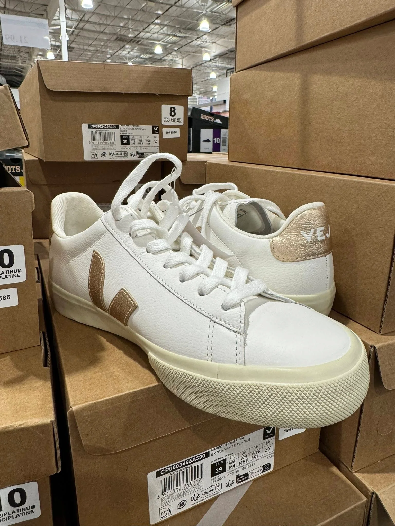 Veja Shoes Pallets