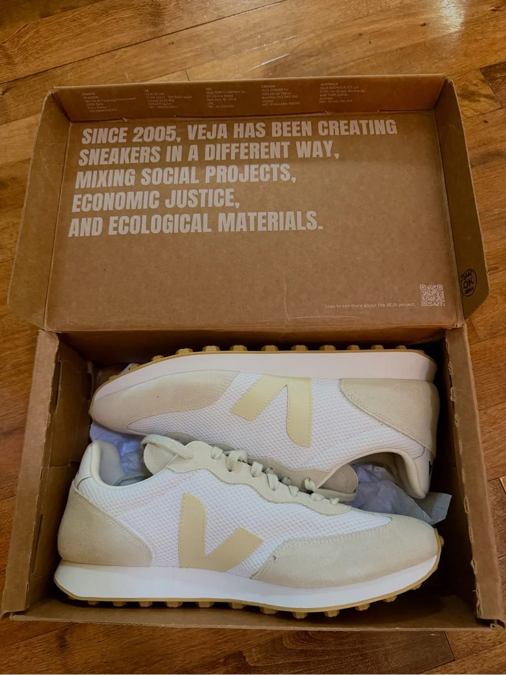 Veja Shoes Pallets - Image 3