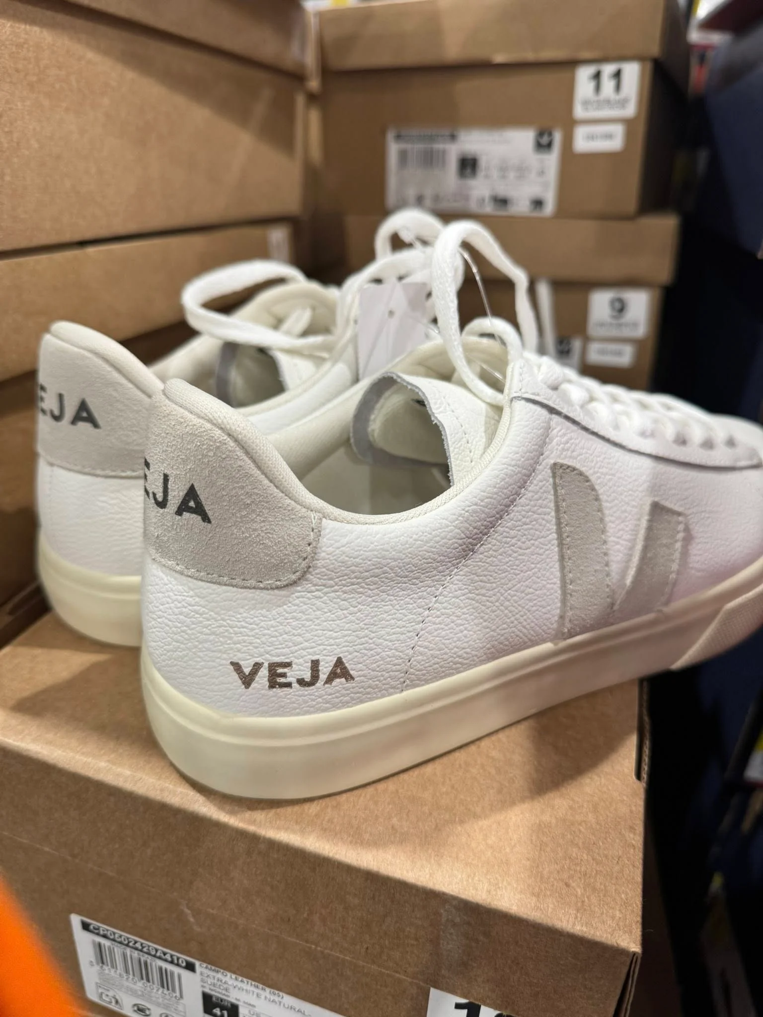 Veja Shoes Pallets - Image 4