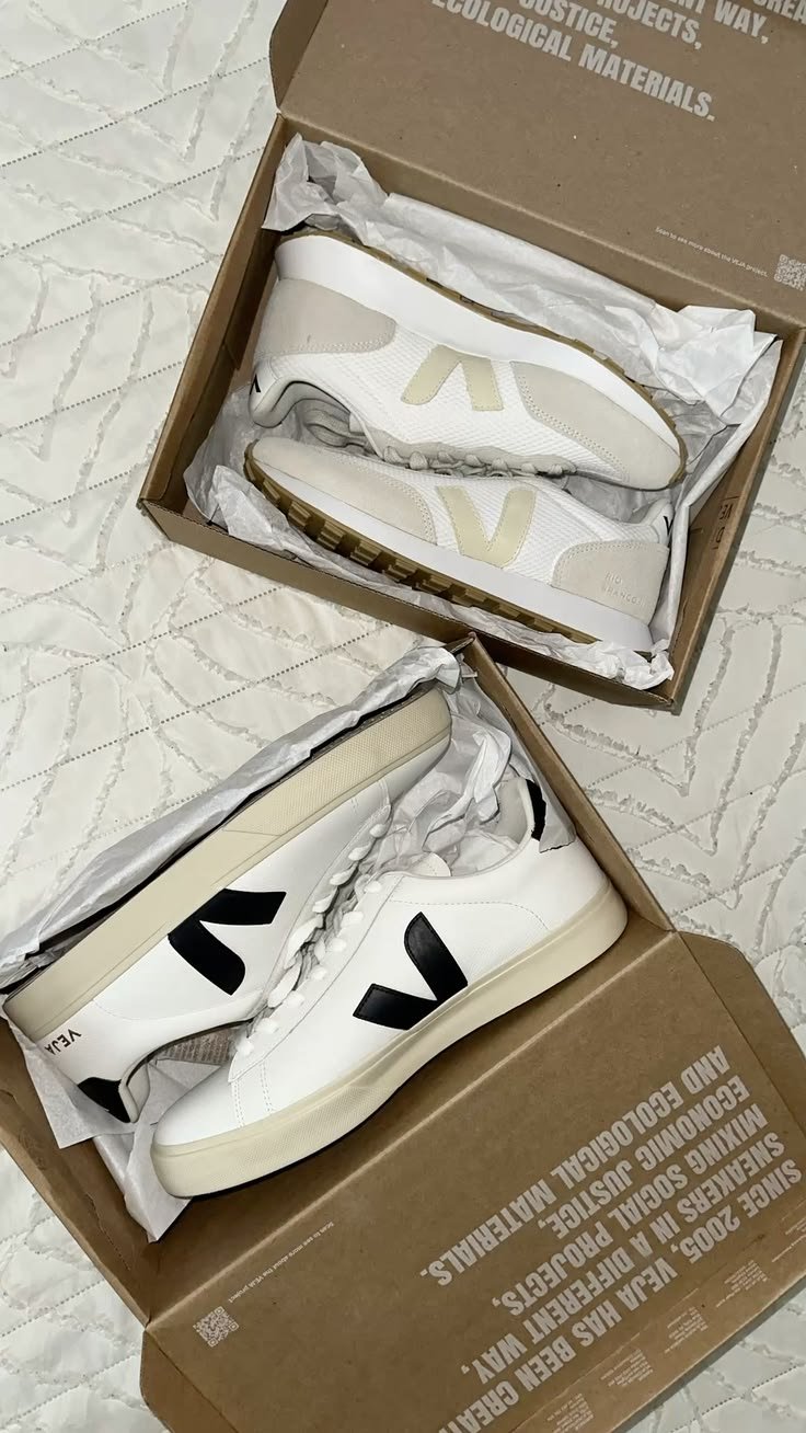 Veja Shoes Pallets - Image 2