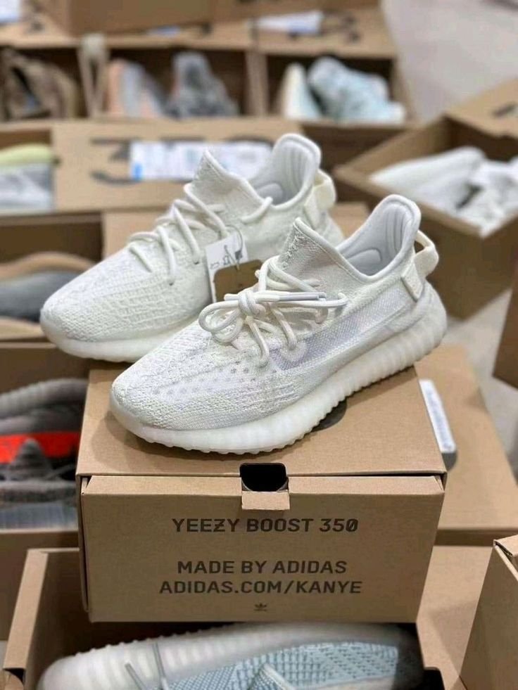 Yeezy Sneakers Pallets - Image 4